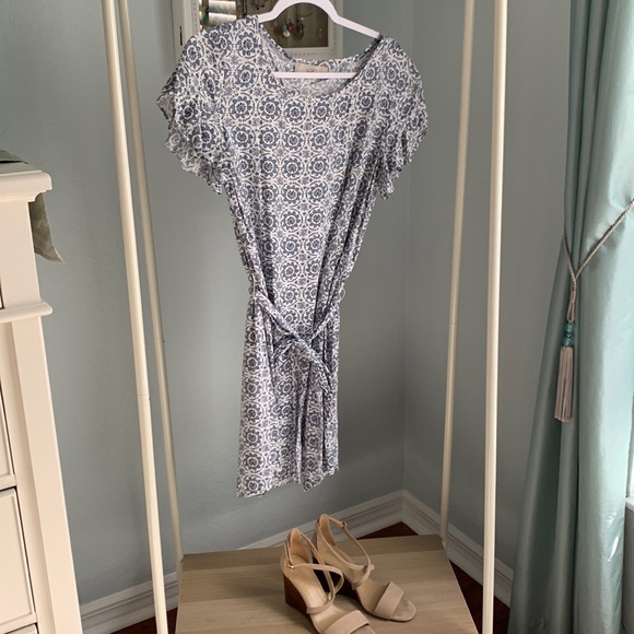 Dresses & Skirts - Loft White, blue, pink, navy Paisley design rayon dress size medium